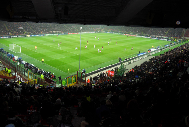 Стадион "Сан Сиро" во время матча Милан - Тоттенхэм 0:1