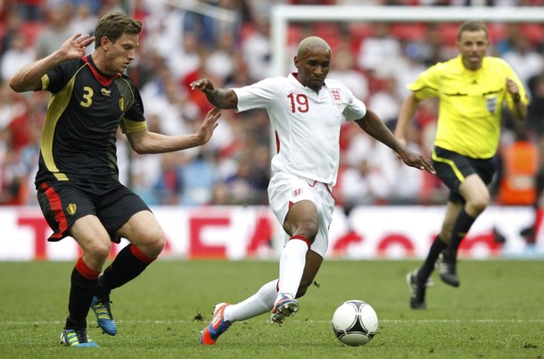 Ян Вертонген и Джермейн Дефо в матче Англия - Бельгия на "Уэмбли" 2-го июня 2012-го года